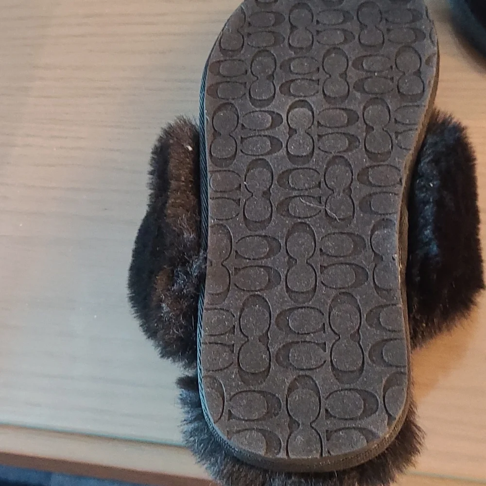 Coach Polyester Faux Fur Women Black Comfy Slippers - Picture 4 of 5